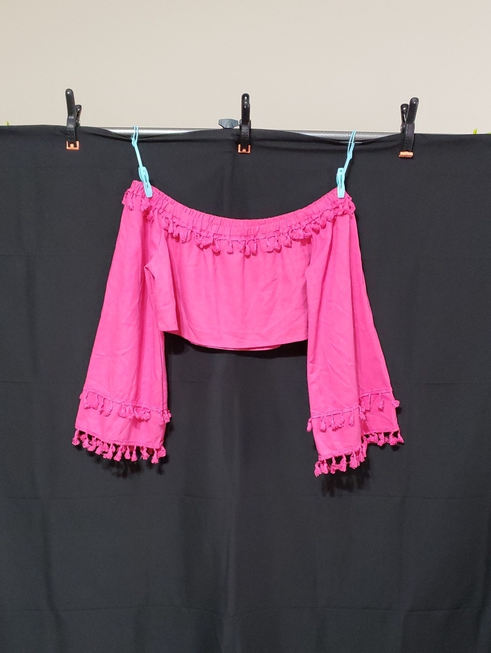 Off The Shoulder Long Sleeve Fringe Tassel Crop Top.